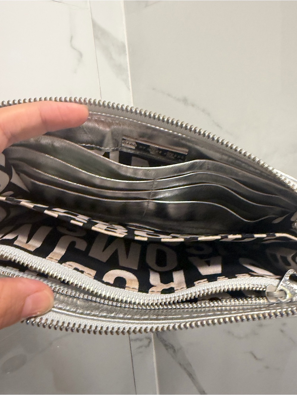 Marc Jacob’s Y2K Silver Metallic wallet- Stylish Evening Bag - Picture 4 of 5